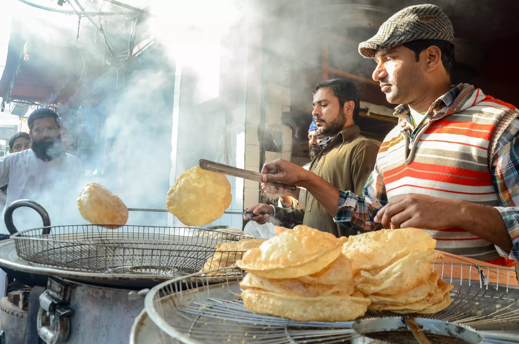 Pakistan's delicious street food is rarely expensive © Bay_Media / Shutterstock