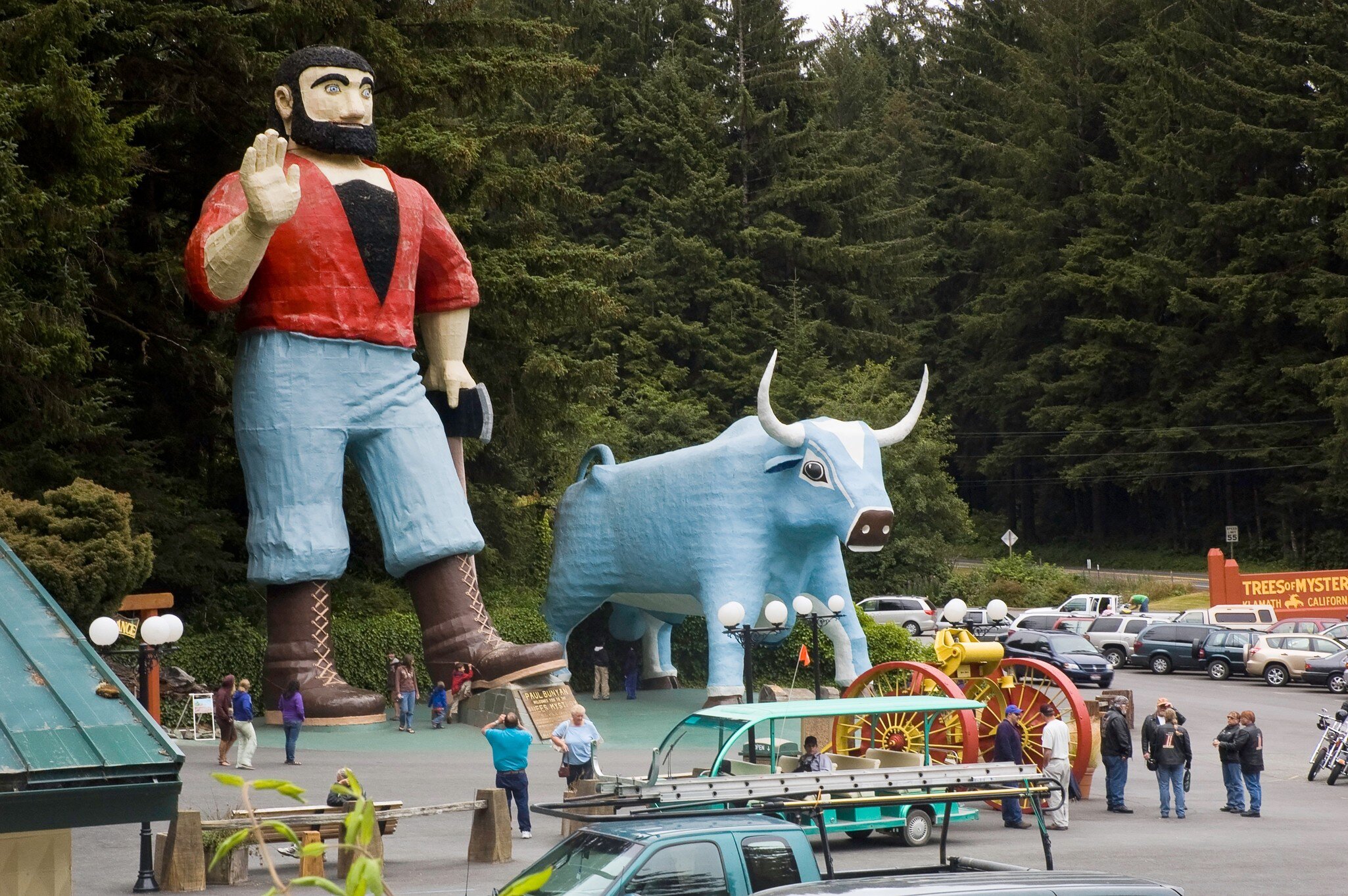 Paul Bunyan and Babe the Blue Ox statues at the Trees of Mystery in Klamath, CA.