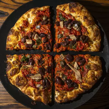 I Masanielli di Francesco Martucci in Caserta pizza, voted best in world 4 years in a row © Roberto Salomone