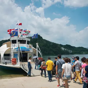 Island hoppers can take a ferry from South Korea's south coast  © studiojh / Getty Images