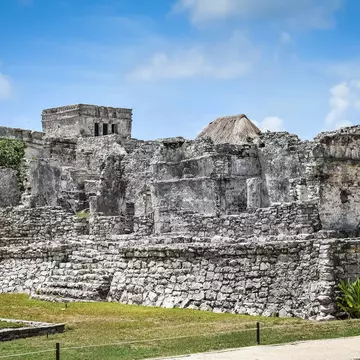The House of Halach Uinic and the castle within the ruins of Tulum. AcropolypsePhotography/Shutterstock