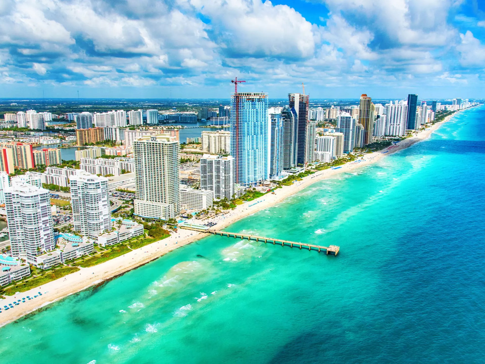 Aerial of hotels along the coast of South Florida © Art Wager / Getty Images