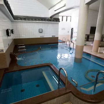 25666-75
Asia, Japan, Kinki, Kyoto, North-East Asia, aqua, famous place, funaoka onsen, high angle view, indoors, local landmark, no people, partition, pillar, pool, poolside, recreational pursuit, swimming pool, tiled, tranquil scene, travel, wall, water
Funaoka Onsen.
