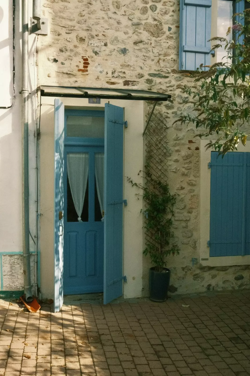 Rue du Vilebrequin in the la Chaume neighborhood.