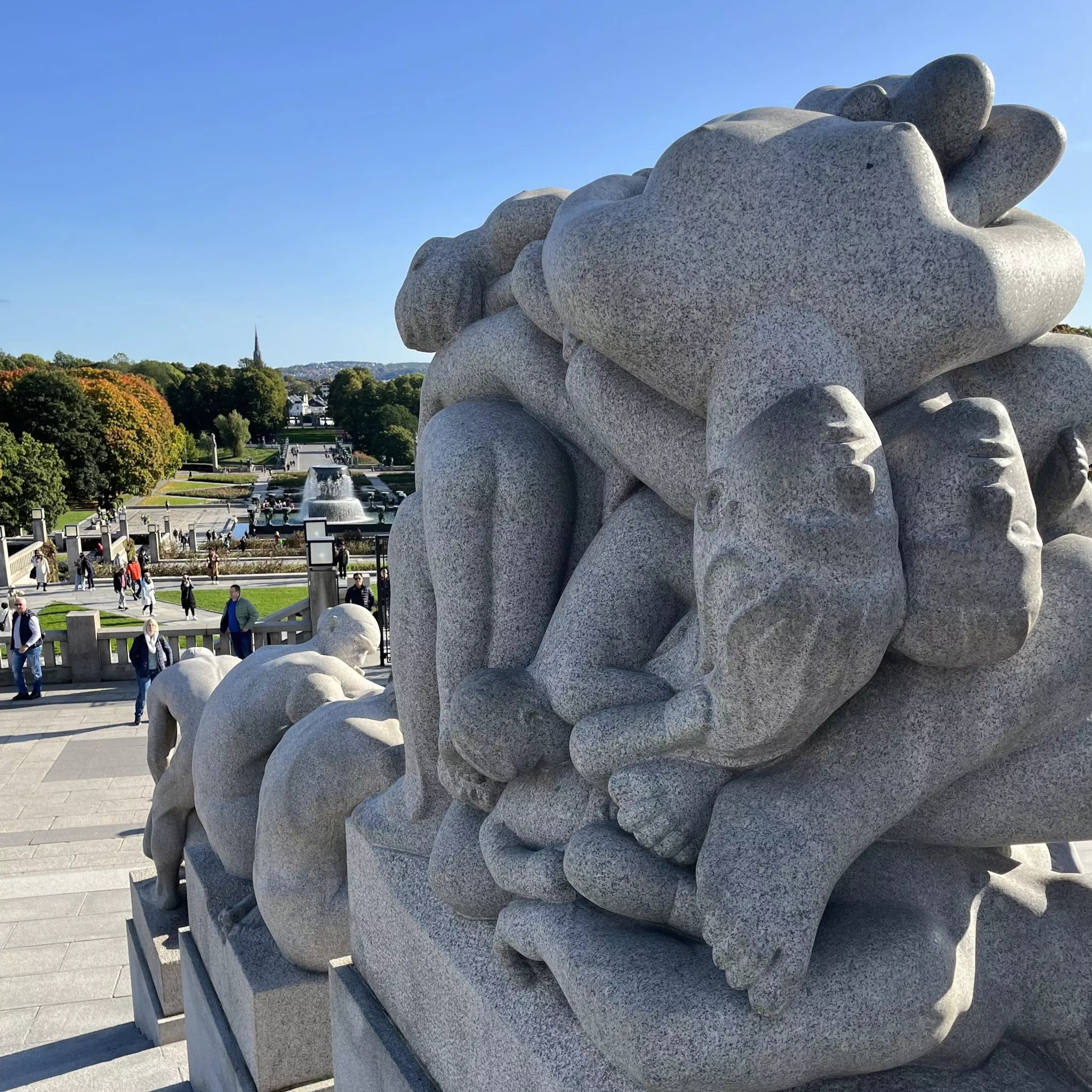 Admiring Gustav Vigeland’s many sculptures in Vigelandsparken © Tasmin Waby