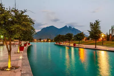 The Santa Lucía Promenade is an iconic man-made canal in Monterrey, Nuevo León, that connects Fundidora Park with the Museum of Mexican History. Measuring 2.5 km in length.
