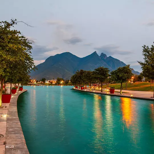 The Santa Lucía Promenade is an iconic man-made canal in Monterrey, Nuevo León, that connects Fundidora Park with the Museum of Mexican History. Measuring 2.5 km in length.