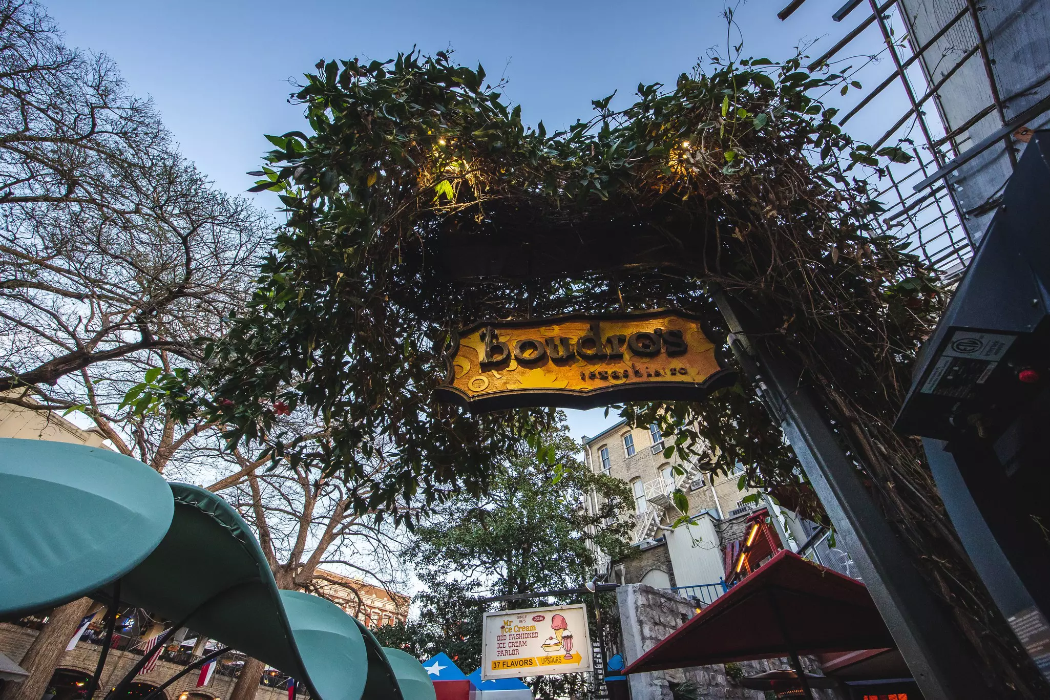 Boudro's is best known for its wood-grilled steaks and blackened seafood © Benjamin Yanto / Lonely Planet