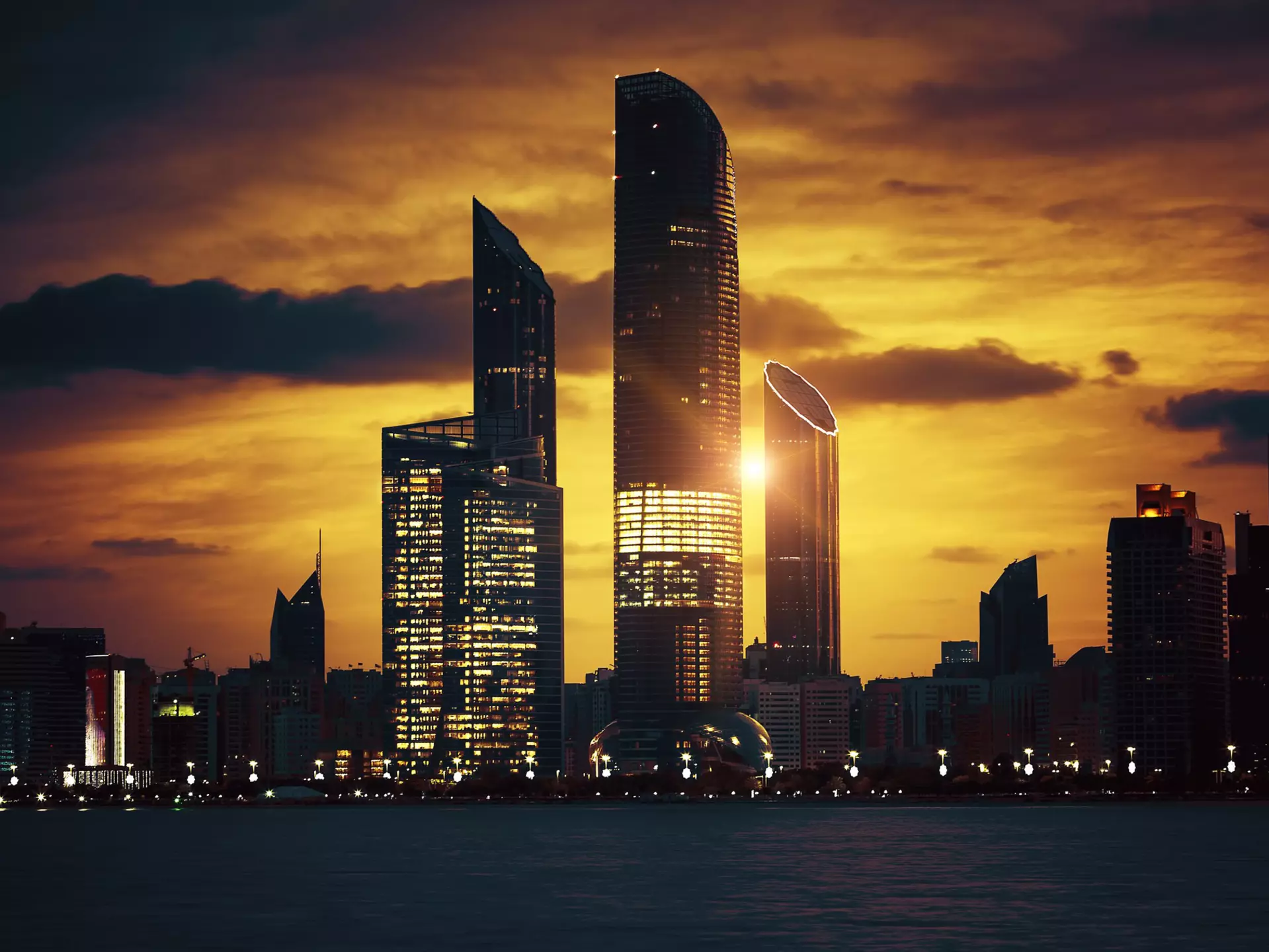 View,Of,Abu,Dhabi,Skyline,At,Sunset,,United,Arab,Emirates,