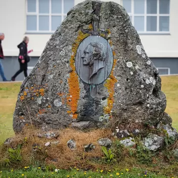 2WJ32NN 18 August 2023, Iceland, Isafjardarbar: The monument to the Icelandic politician Jon Sigurdsson (1811-1879) at the Sigurdsson Museum in Hrafnseyri on the northern shore of the Arnarfjordur fjord. Sigurdsson's birthday on June 17 is Iceland's national holiday. Photo: Soeren Stache/dpa
2WJ32NN
Science, and, Technology, Geography, Museums, Monuments, Holidays, Landscape, Stone, Memorial, stone, Portrait, Relief, Place, of, interest, Meadow, Excursion, destination, Exterior, shot, Close-up, Object, Feature, history, tourism
**RIGHTS MANAGED** uploaded for use on the LP app --18 August 2023, Iceland, Isafjardarbär: The monument to the Icelandic politician Jon Sigurdsson (1811-1879) at the Sigurdsson Museum in Hrafnseyri on the northern shore of the Arnarfjördur fjord. Sigurdsson's birthday on June 17 is Iceland's national holiday