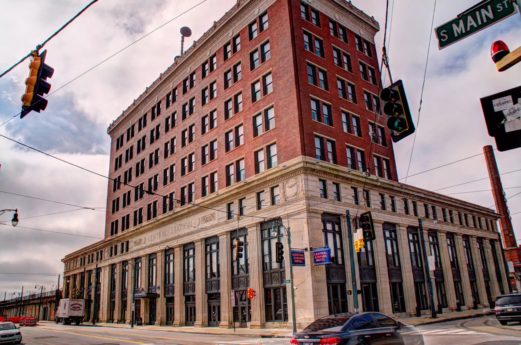 Memphis' Central Station Hotel, with mid-century designs, includes some original station signage © Jim Williams Photography / Shutterstock