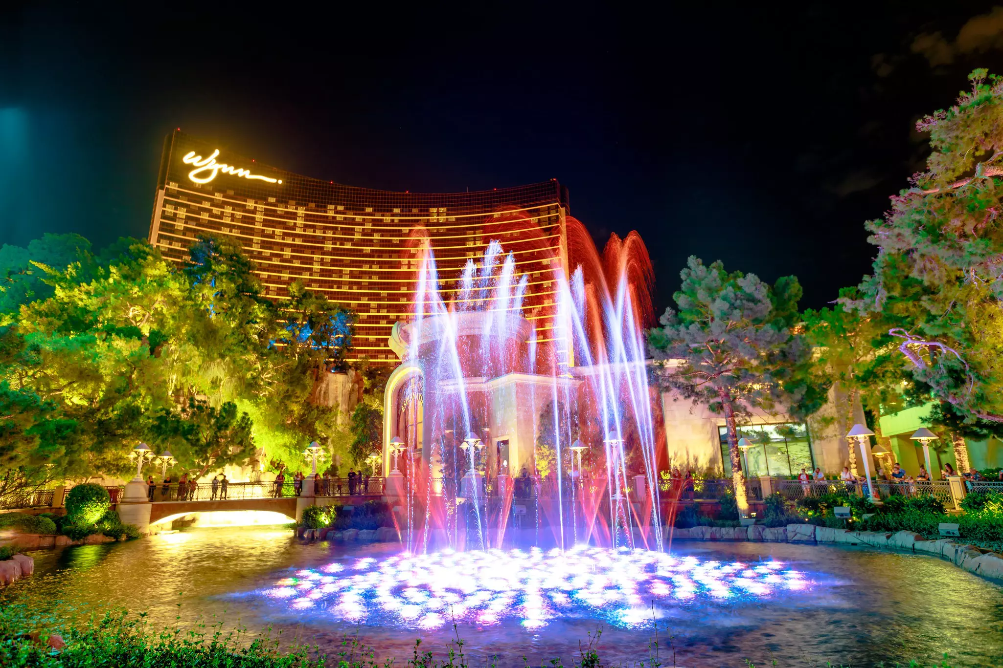 Stop by the Wynn to see a fountain show © Benny Marty / Shutterstock
