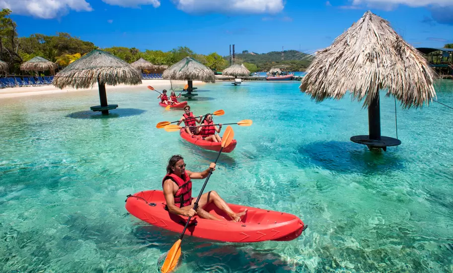 The jungle and beach scenery of Roatan, Honduras