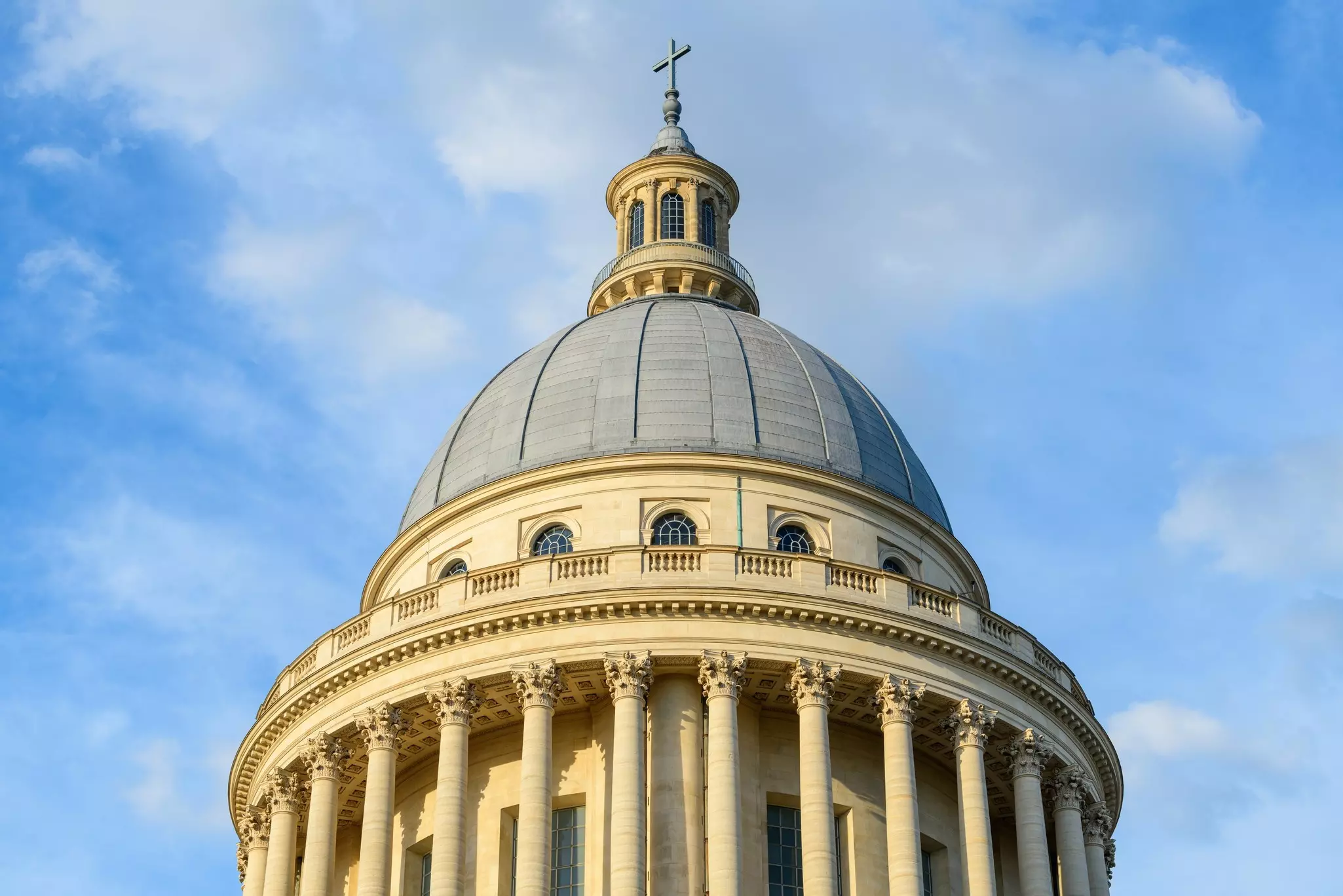 A view of the Panthéon in Paris with a blue sky above.