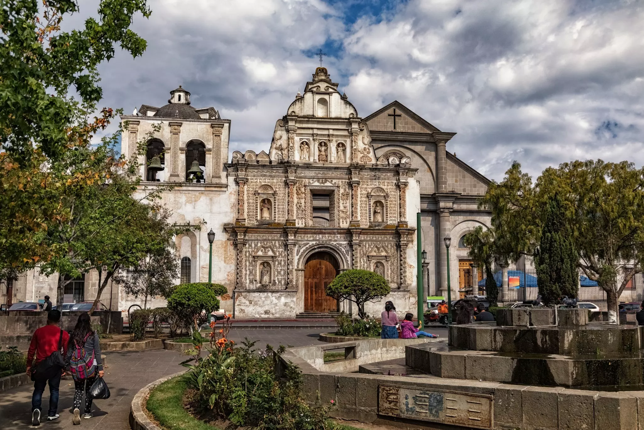 Catedral del Espíritu Santo de Quetzaltenango, Plaza Mayor, Gua