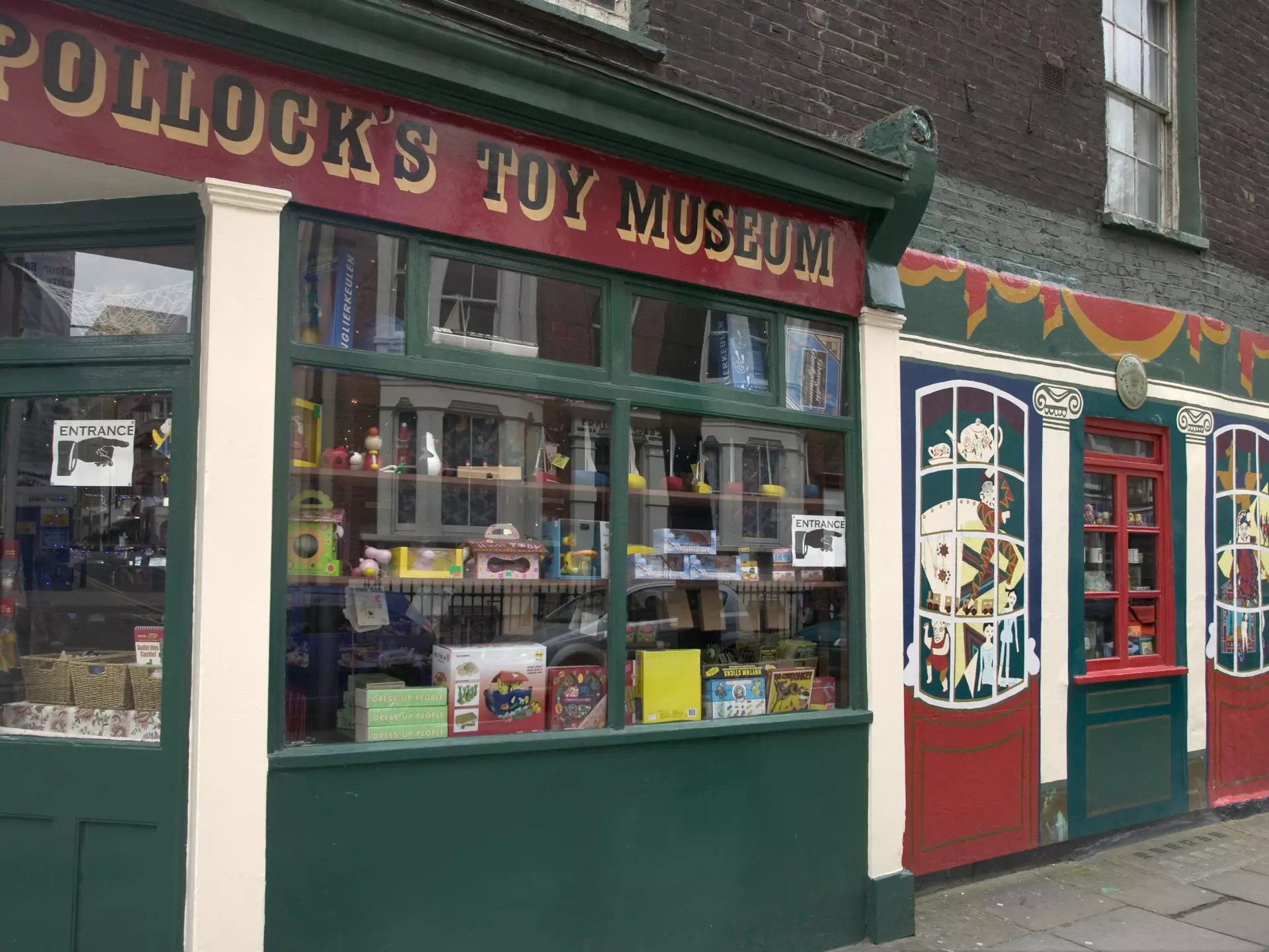 Pollock's Toy Museum.
26407-58
England, Europe, Greater London, London, United Kingdom, architecture, building exterior, capital cities, capital letter, day, door, entrance, facade, horizontal, in a row, museum, no people, outdoors, reflection, toy, window, window display