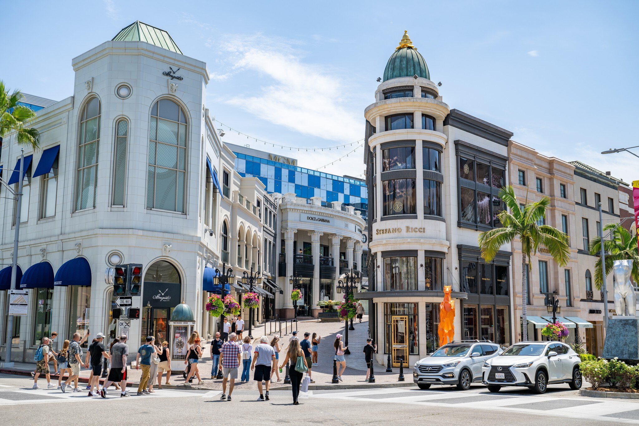 Tourists on Rodeo Drive in Beverly Hills., Los Angeles.