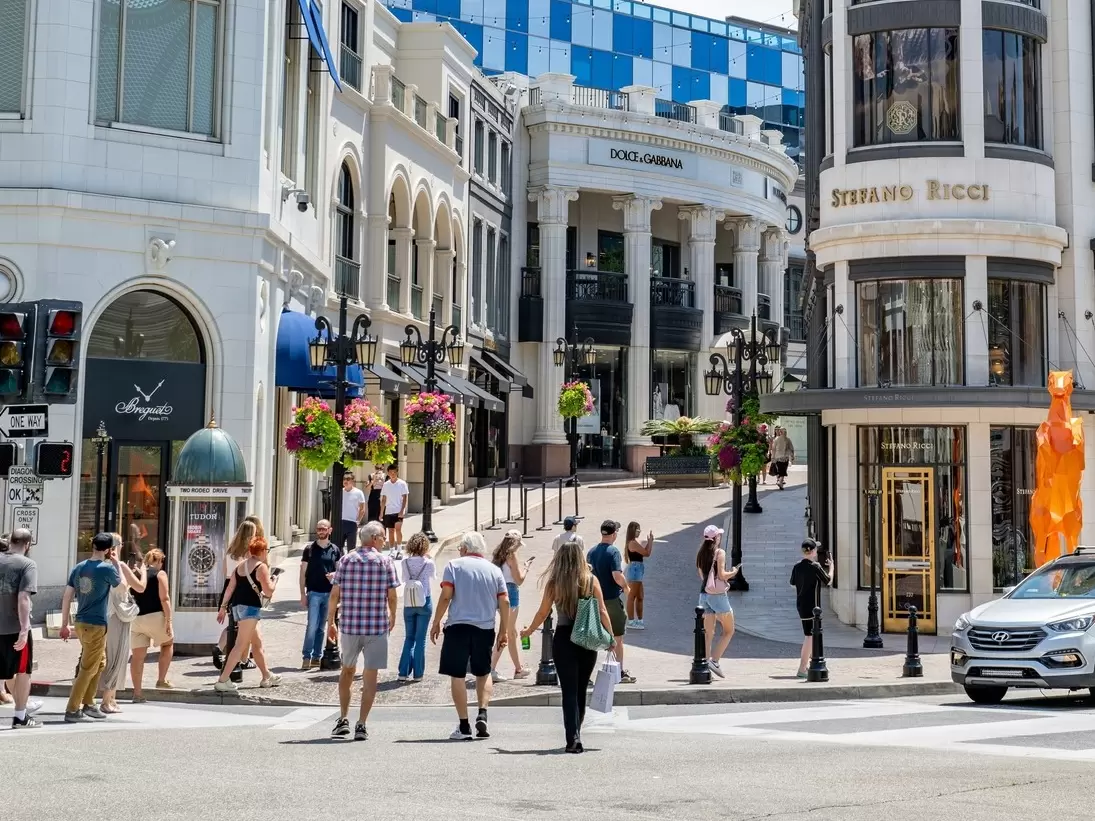 Tourists on Rodeo Drive in Beverly Hills., Los Angeles.