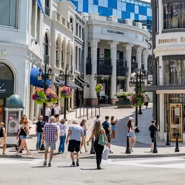 Tourists on Rodeo Drive in Beverly Hills., Los Angeles.