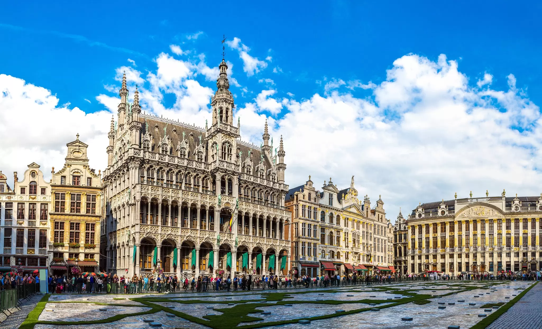 The sun shining at The Grand Place. S-F / Shutterstock