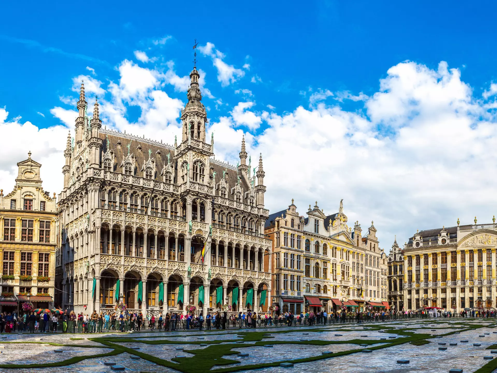 The sun shining at The Grand Place. S-F / Shutterstock