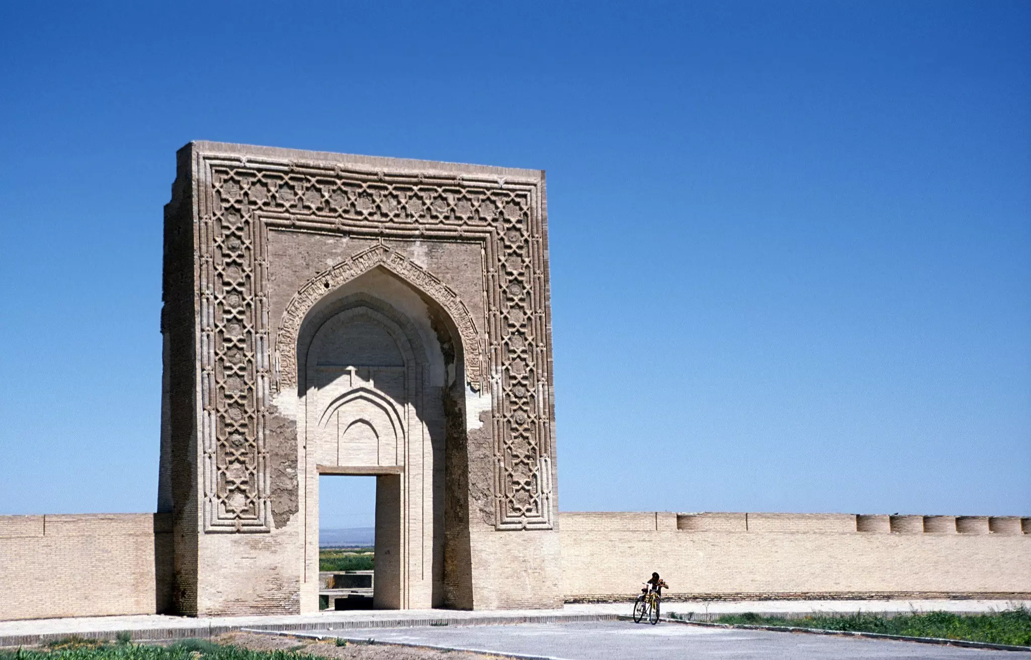 The pishtaq of Rabat-i-Malik Caravanserai in Karmana, which was built as an overnight halt on the camel caravan route © Getty Images