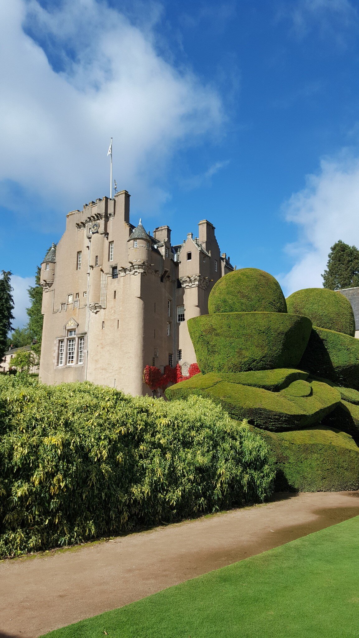 Banchory, Aberdeenshire, Scotland - September 14, 2017 - 16th century Crathes Castle with ancient topiary hedges of Irish yew , License Type: media, Download Time: 2026-03-02T19:59:36.000Z, User: LP_YKhanna, Editorial: true, purchase_order: 65050 - Digital Destinations and Articles, job: LP, client: App Content, other: Yuvraj Khanna