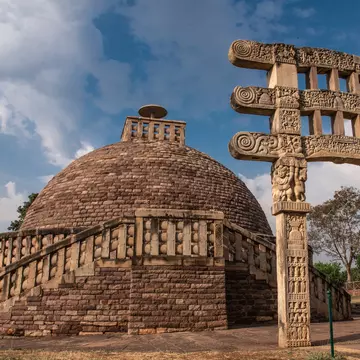 Sanchi Stupa is a Buddhist complex, famous for its Great Stupa, on a hilltop at Sanchi Town in Raisen District of the State of Madhya Pradesh, India  License Type: media  Download Time: 2024-06-24T04:06:31.000Z  User: Norma.PrauseBrewer_LonelyPlanet  Is Editorial: No  purchase_order: 56530  