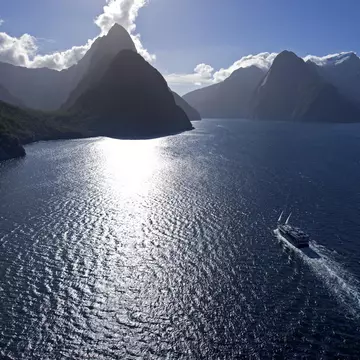 Overview of Milford Mariner cruising Milford Sound