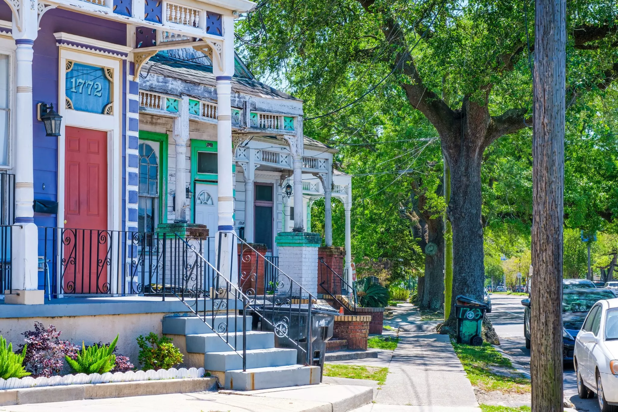 Greenery lines the entrance to El Huerto de Lucas, a restaurant in Madrid