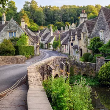 Explore the Cotswolds, a region filled with natural beauty, quaint villages and quintessentially English charm. Boris Stroujko / Shutterstock