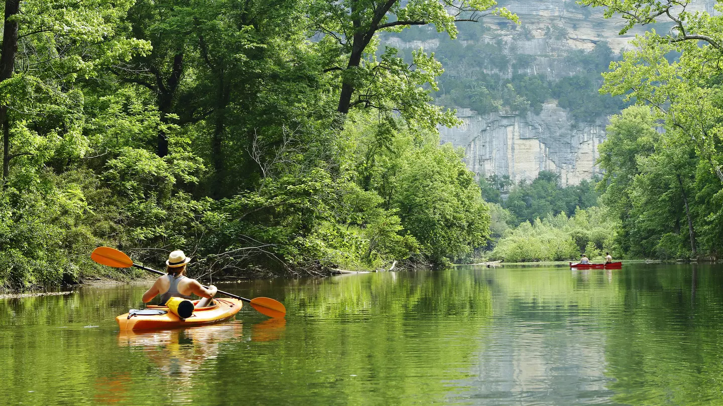 Kayakers and canoers on the Buffalo National River in Arkansas © Wesley Hitt / Getty Images