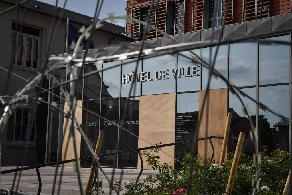 The recent civil unrest has seen many buildings being attacked © Firas Abdullah/Anadolu Agency via Getty Images