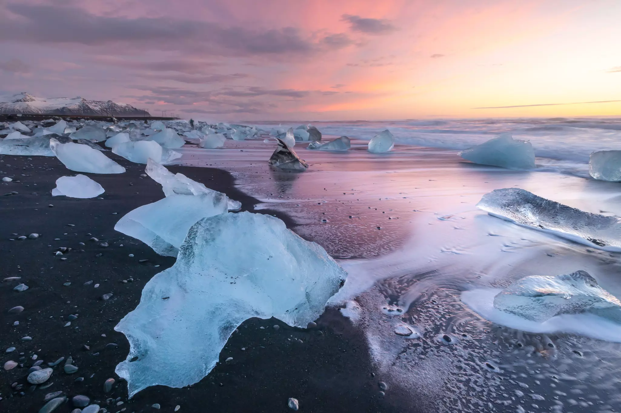 Diamond Beach gets its name from icebergs that have drifted from Jökulsárlón glacial lagoon © ZinaidaSopina / Shutterstock
