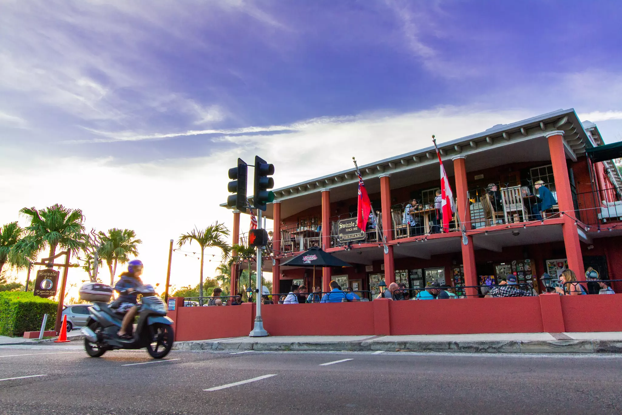 The Swizzle Inn is Bermuda's oldest pub, famous for the island's favorite rum-filled cocktail © Big Blink Creative / Shutterstock