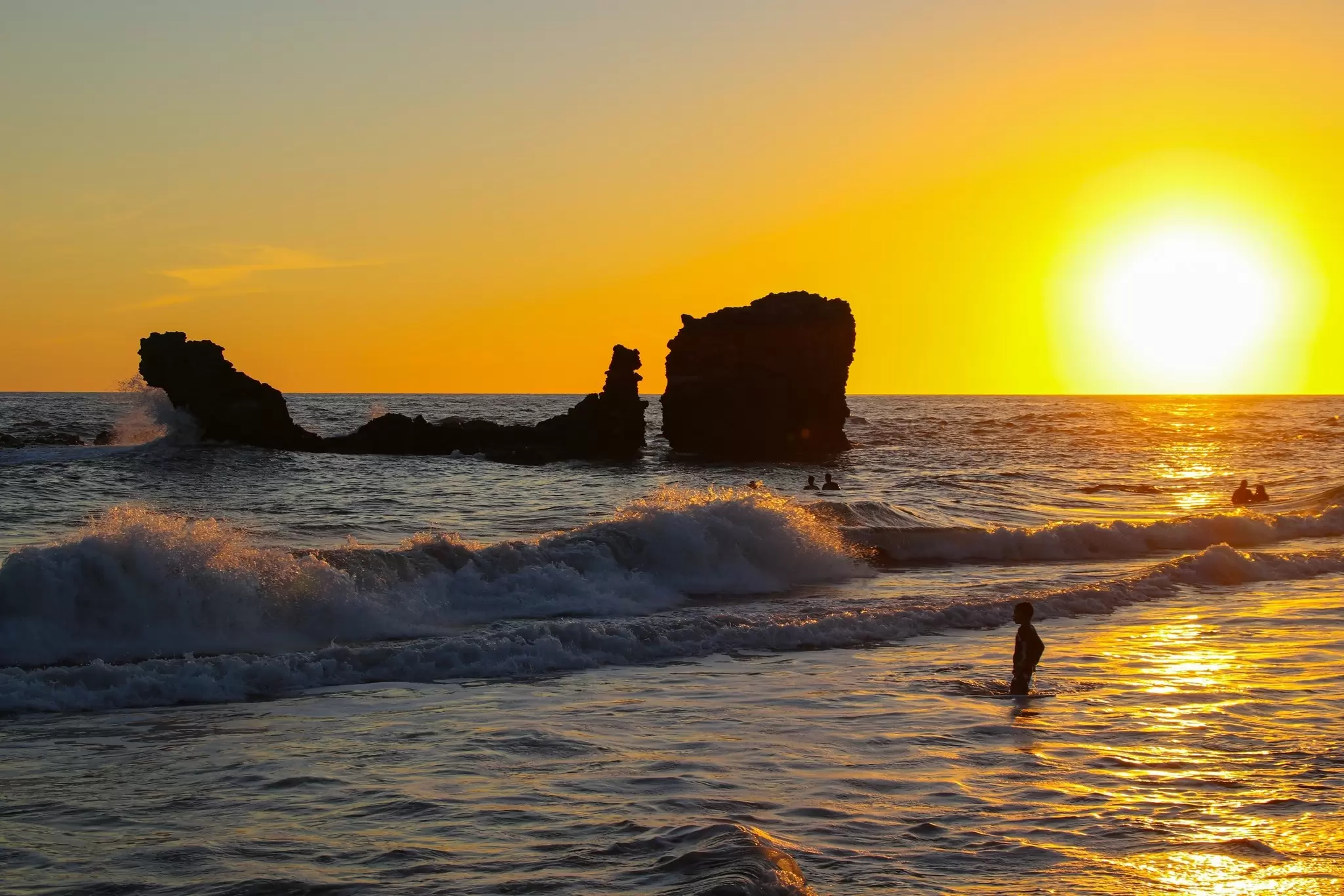 Sunset over the Pacific Ocean in El Salvador. Omri Eliyahu/Shutterstock