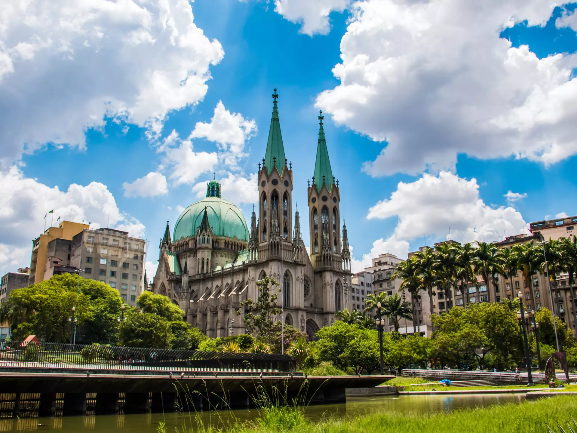 Se Cathedral in downtown São Paulo. ackats/Shutterstock