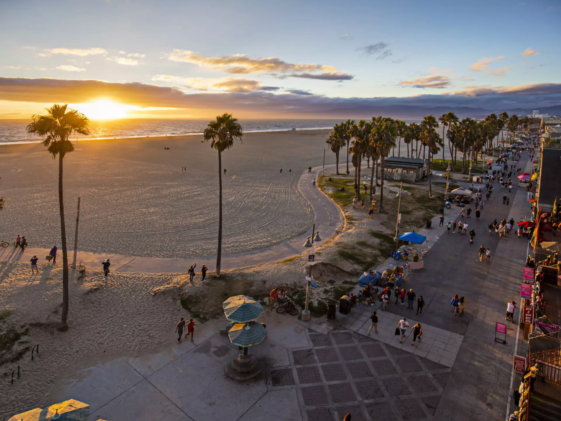 Experience the best of Los Angeles' surf and sand culture with this guide to the city's top beaches © Xavier Arnau / Getty Images