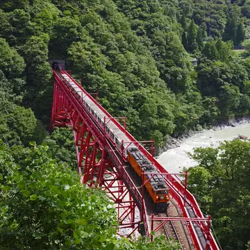 The slow train runs from Nagoya to Toyama and is a four-hour trip non-stop © iStock / Getty Images Plus