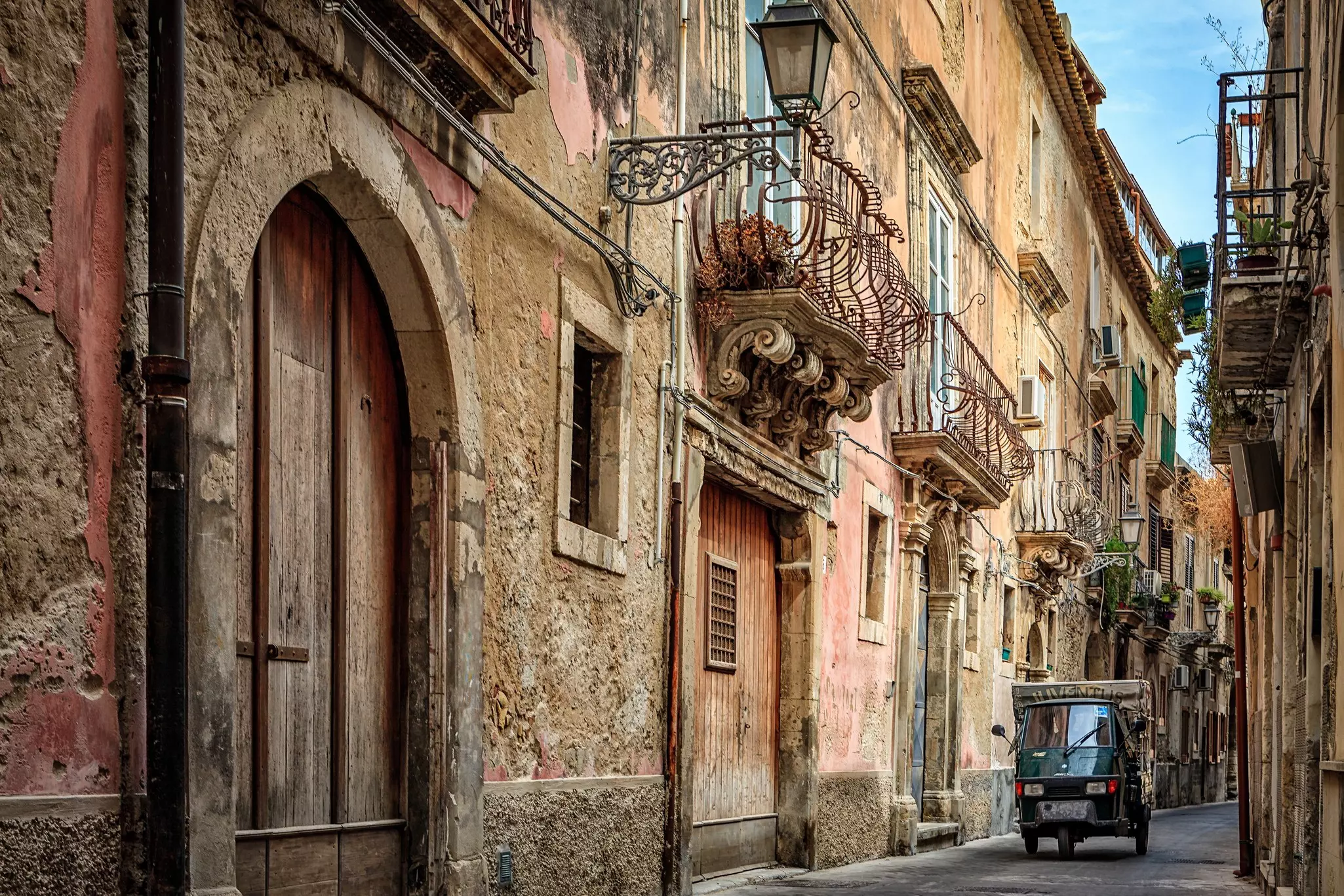 Old street in Ortigia, Syracuse, Sicily, Italy
