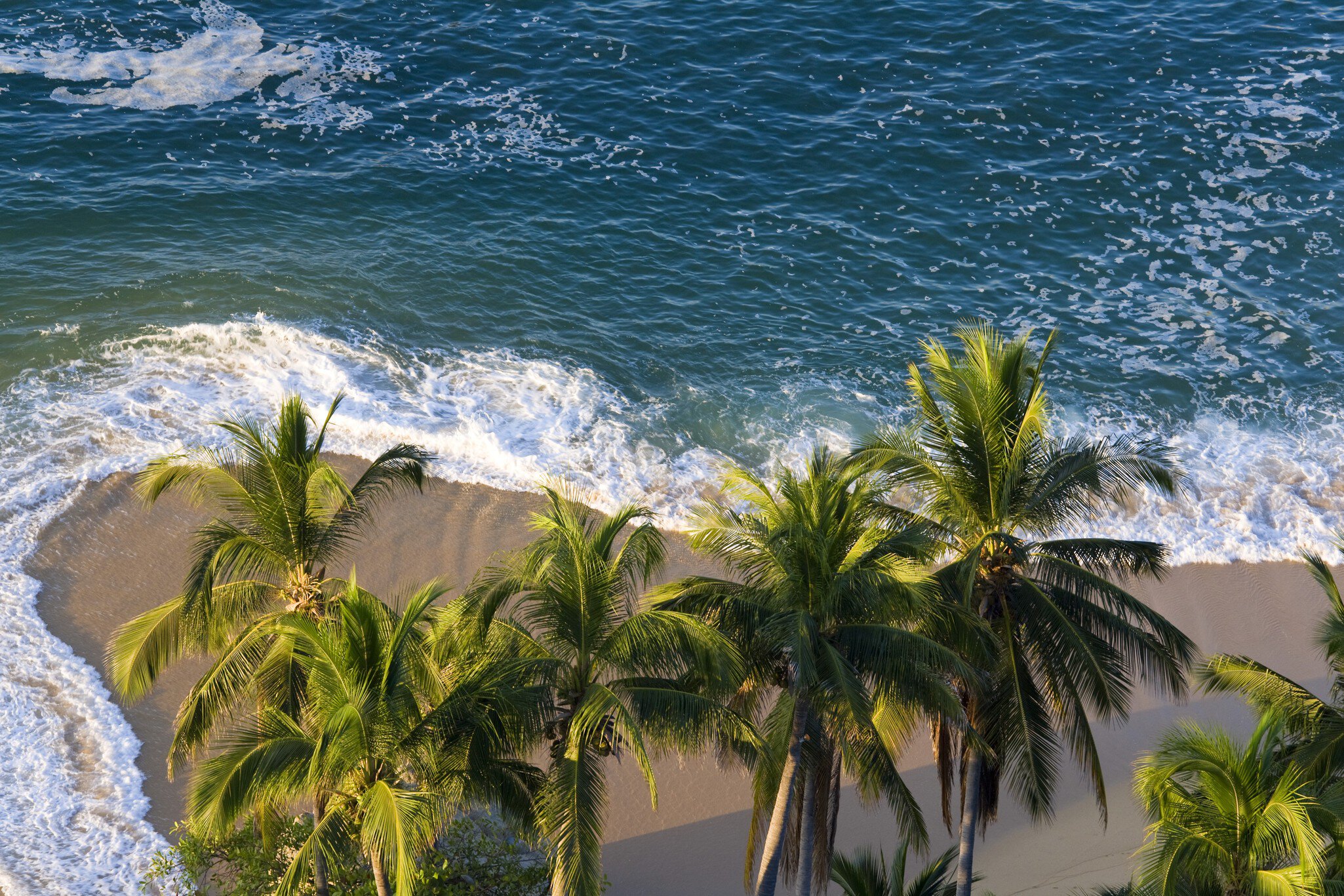 Mexico, Guerrero State, Acapulco, Guerrero State, Fight angle view of beach