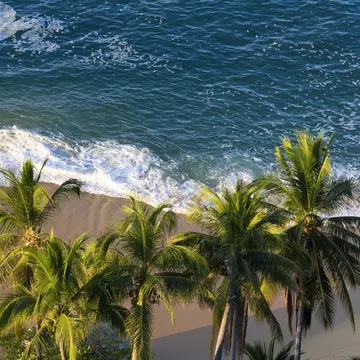 Mexico, Guerrero State, Acapulco, Guerrero State, Fight angle view of beach
