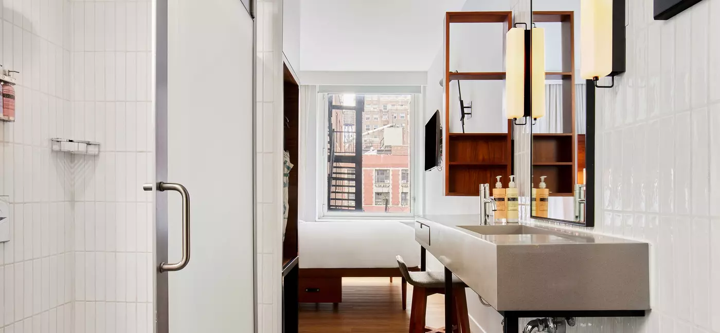 Arlo NoMad courtesy images
Rooms and rooftop bar
To be used in "The best budget-friendly hotels in NYC"