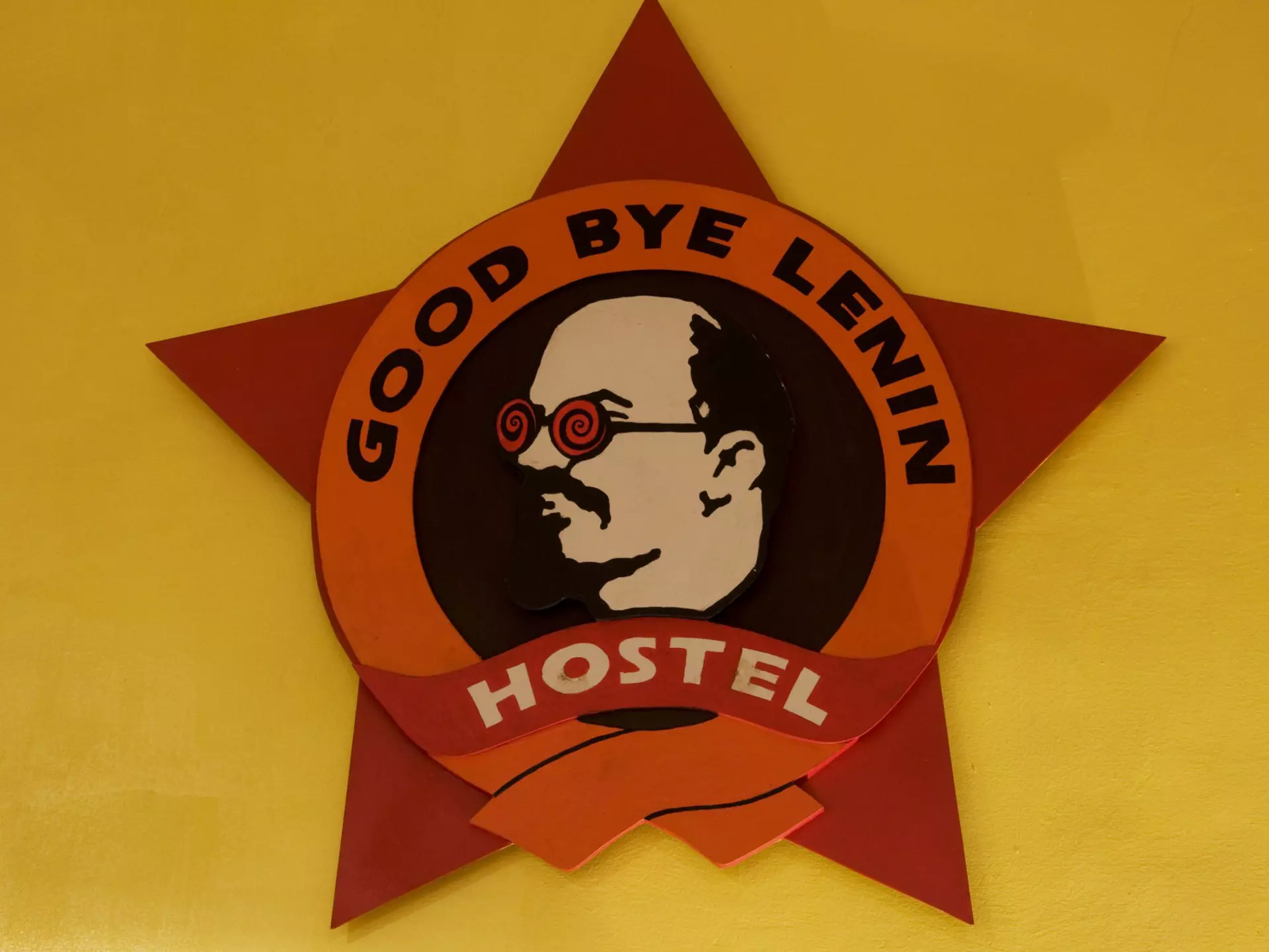 27893-55
Eastern Europe, Europe, Krakow, Malopolskie, Poland, architecture, art, backgrounds, close-up, colour, communication, culture, design, entrance, horizontal, human representation, information sign, male likeness, no people, signs and symbols, symbol, text, travel, vibrant colour, welcome sign, welcoming, yellow
Welcoming sign at the entrance to the Goodbye Lenin Hostel, ul Joselewicza 23, Kazimierz.