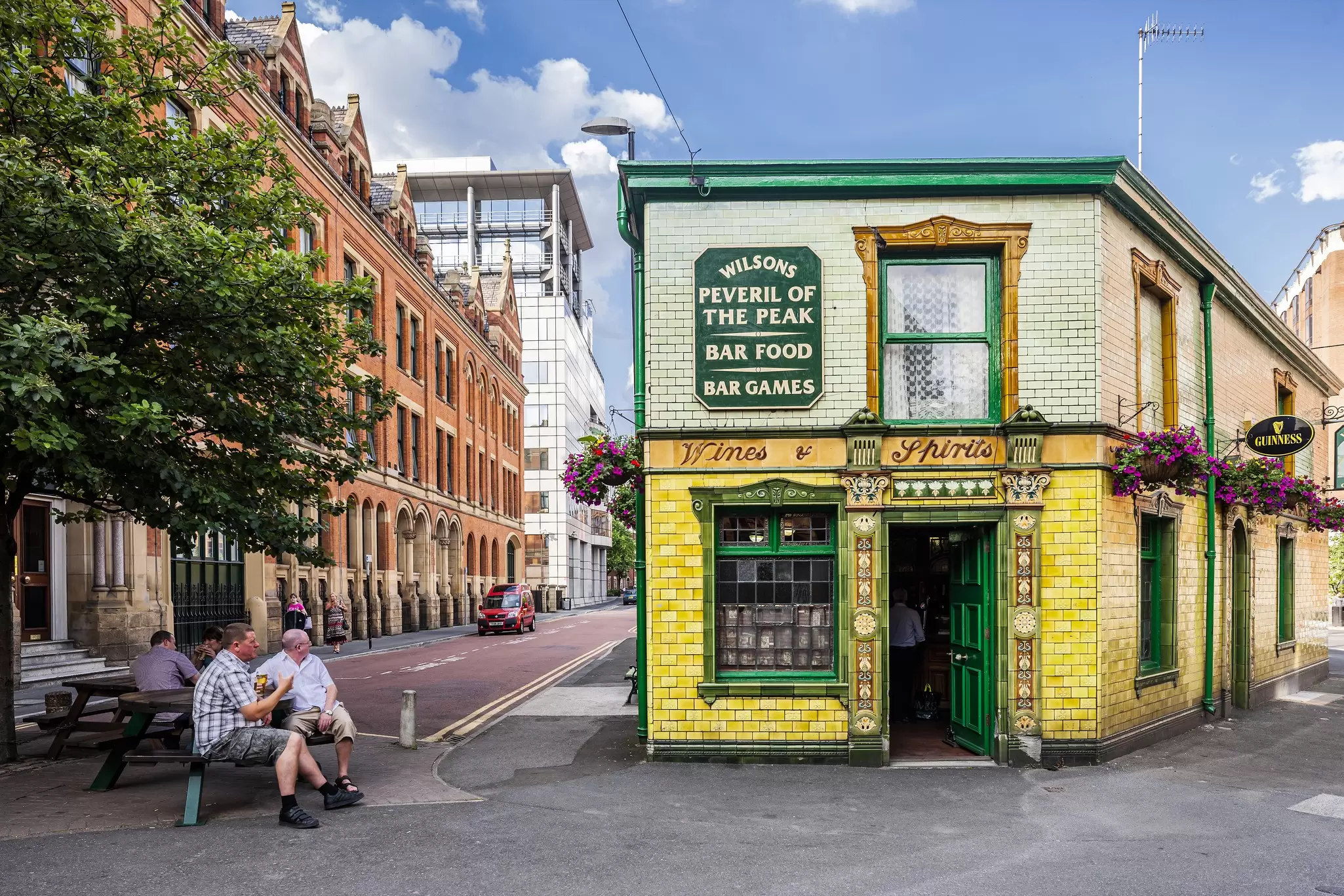 Peveril of the Peak pub in Manchester. Massimo Borchi/Atlantide Phototravel/Getty Images