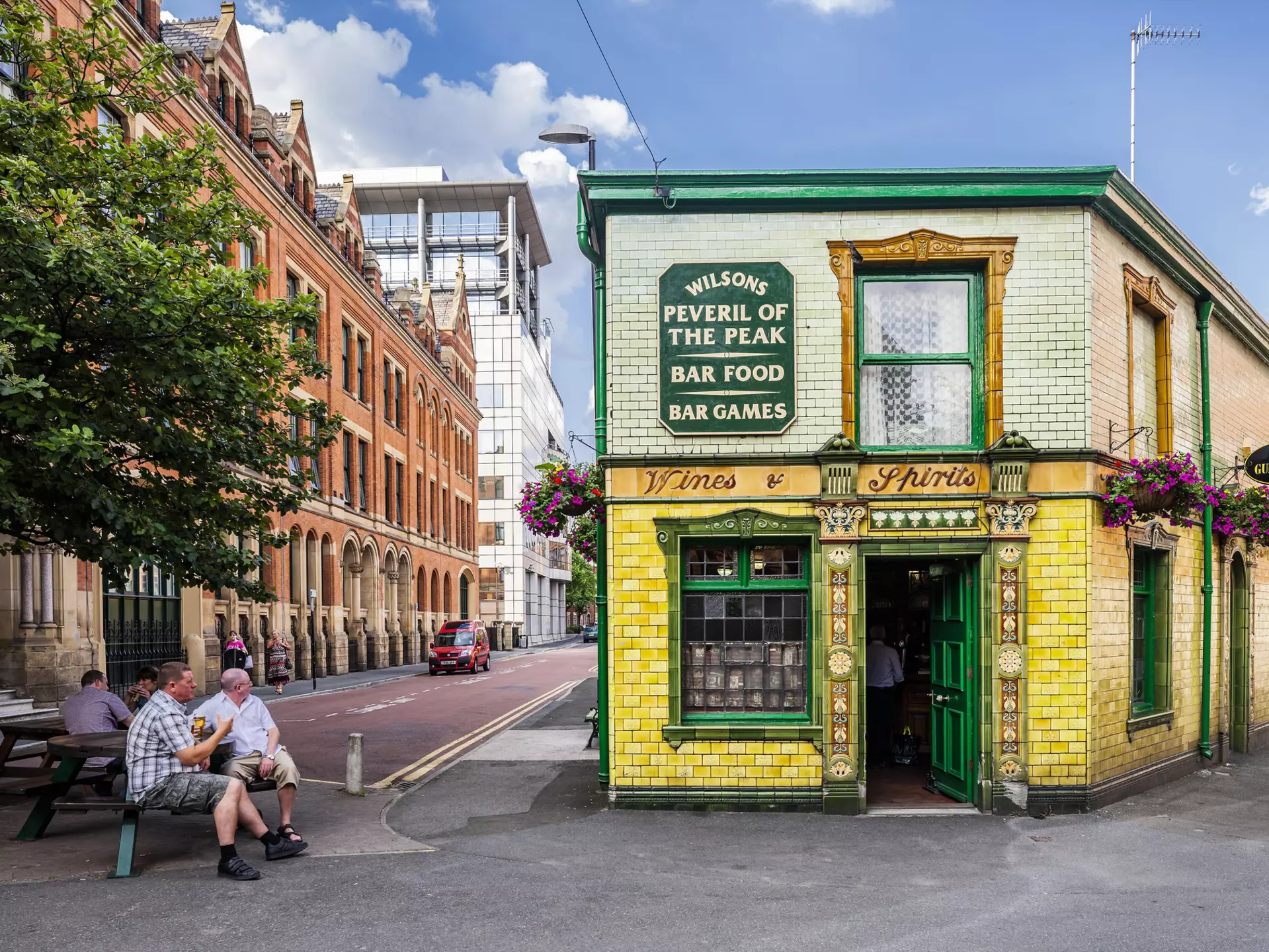 Peveril of the Peak pub in Manchester. Massimo Borchi/Atlantide Phototravel/Getty Images