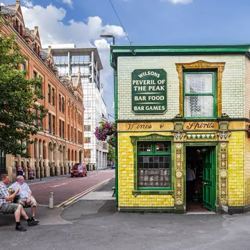 Peveril of the Peak pub in Manchester. Massimo Borchi/Atlantide Phototravel/Getty Images