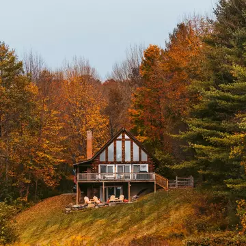 Book a cozy cabin any time of year in these laid-back US destinations. AndTheyTravel/Shutterstock