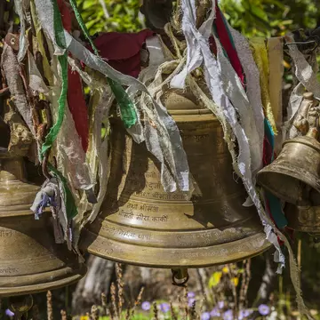 Hindu temple, Muktinath Mandir, surrounded by high Himalayan mountains, Annapurna Circuit Trek,