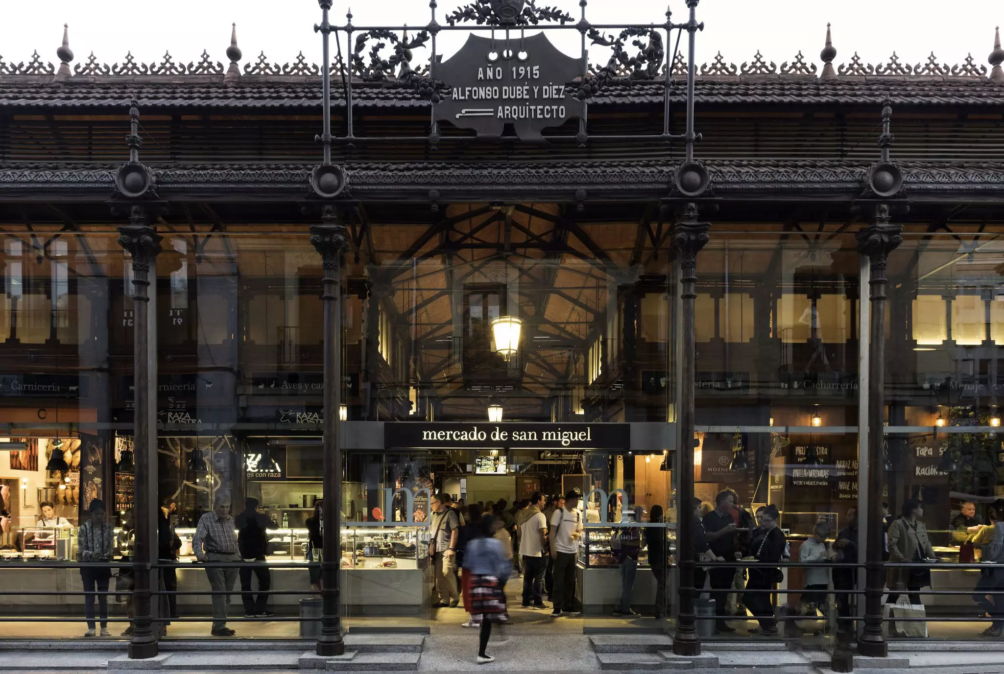 The newly-restored Mercado de San Miguel is the perfect place to grab a bite © Image courtesy of Madrid Tourism